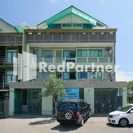 Pondok Hijau Syariah Mitra Reddoorz At Citraland Surabaya Exteriör bild