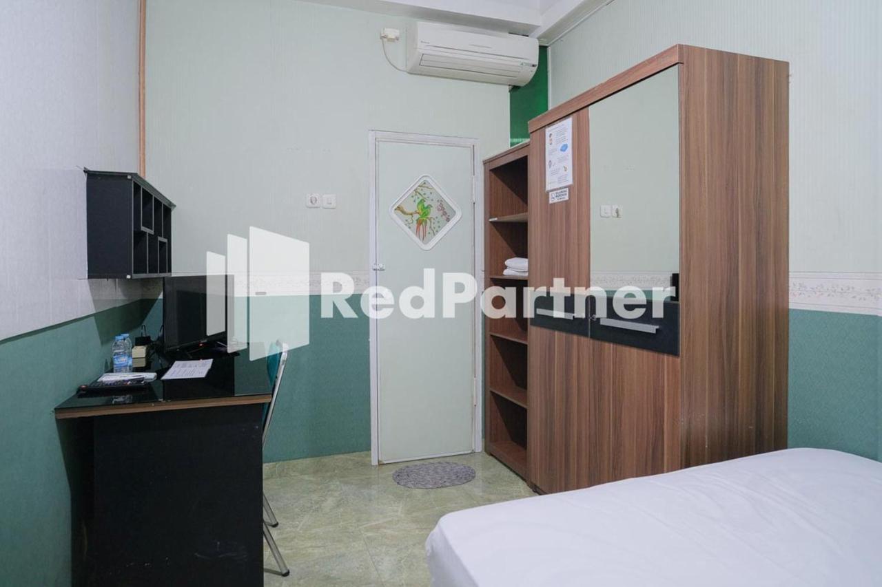 Pondok Hijau Syariah Mitra Reddoorz At Citraland Surabaya Exteriör bild