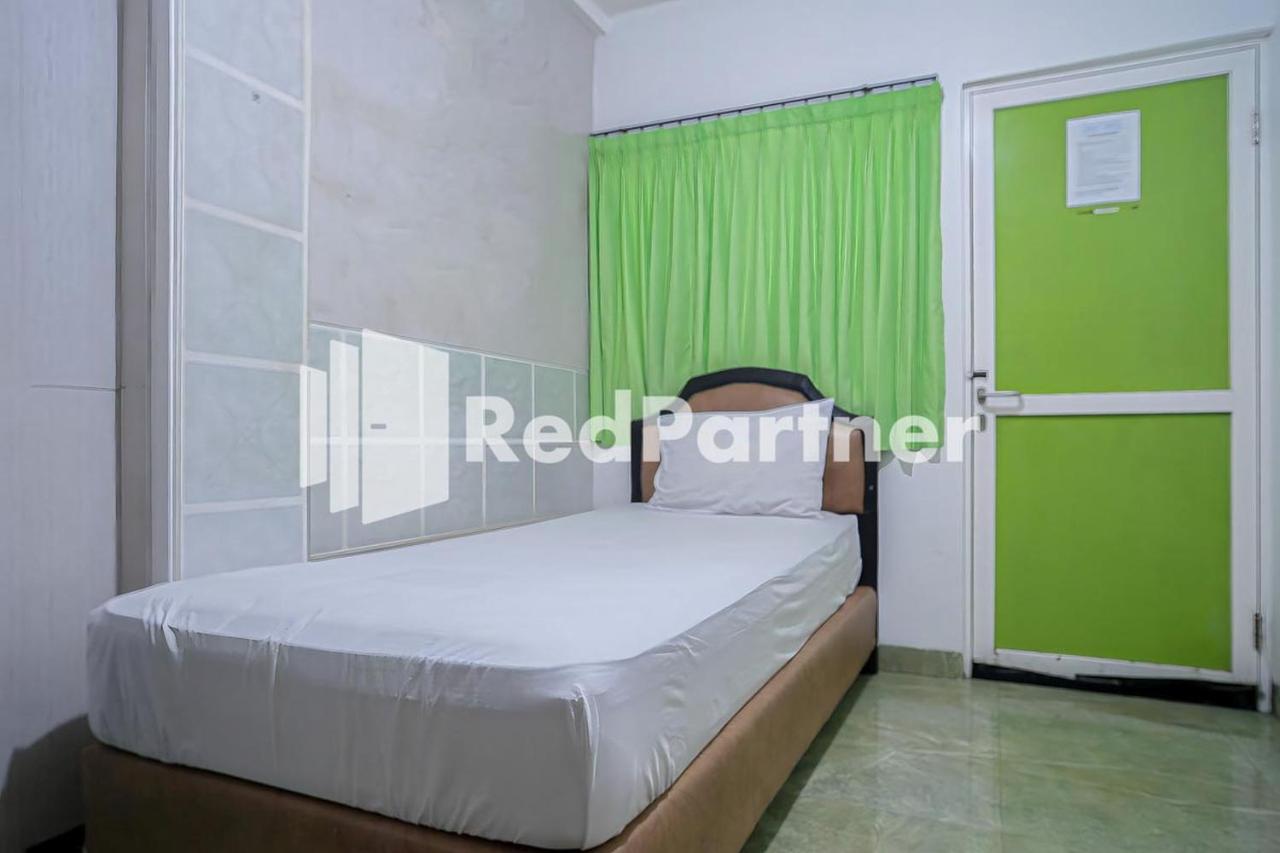 Pondok Hijau Syariah Mitra Reddoorz At Citraland Surabaya Exteriör bild