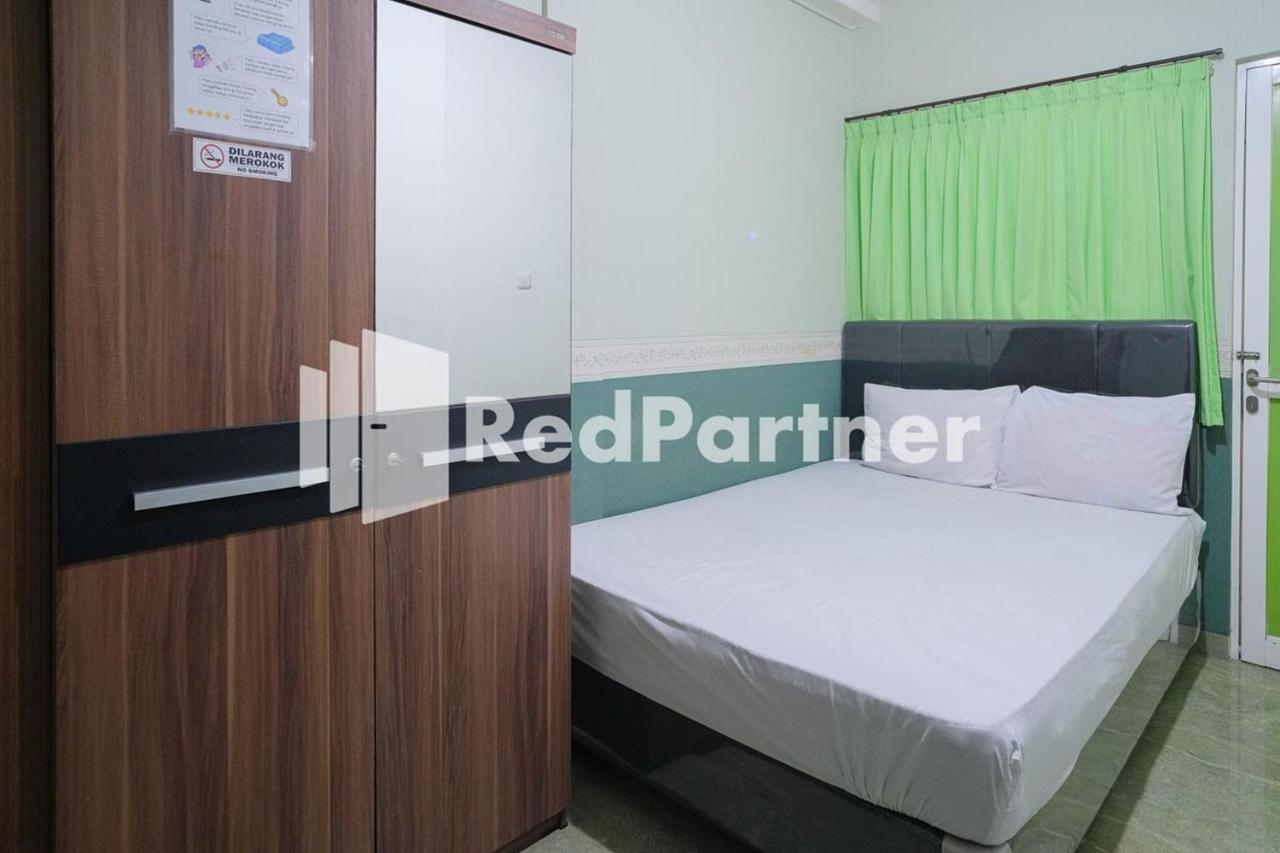 Pondok Hijau Syariah Mitra Reddoorz At Citraland Surabaya Exteriör bild