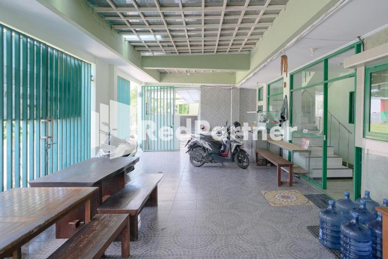 Pondok Hijau Syariah Mitra Reddoorz At Citraland Surabaya Exteriör bild
