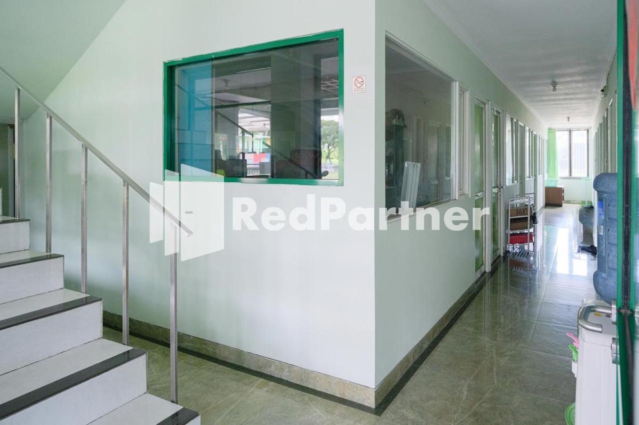 Pondok Hijau Syariah Mitra Reddoorz At Citraland Surabaya Exteriör bild
